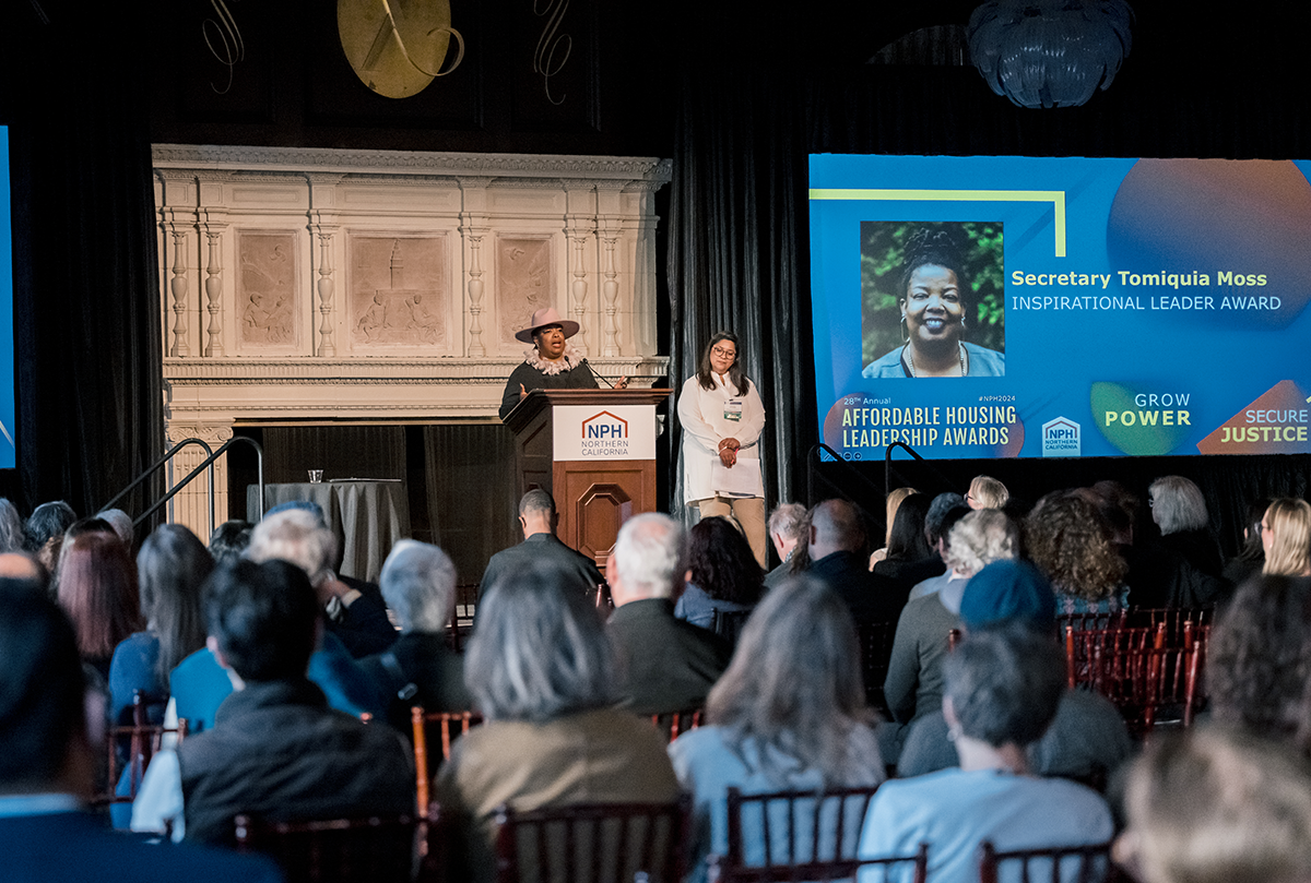 Tomiquia being presented with award