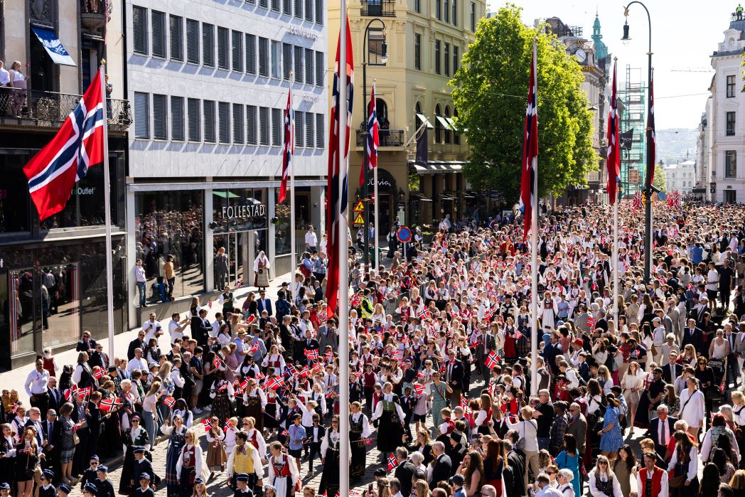 Norwegian Parliament President Masud Gharahkhani greets a children's procession.