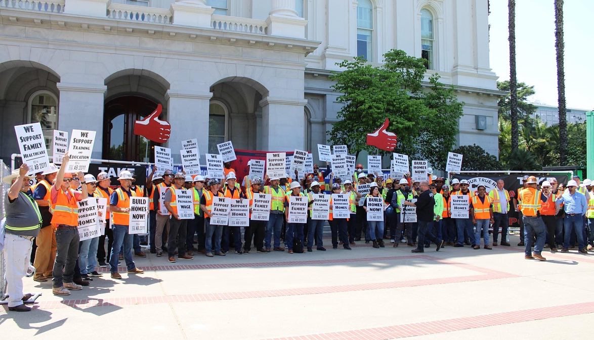 Photo of Carpenters rallying for AB 2011