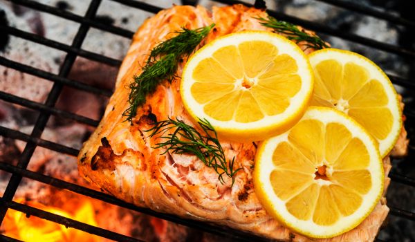Grilled salmon with lemon and herbs
