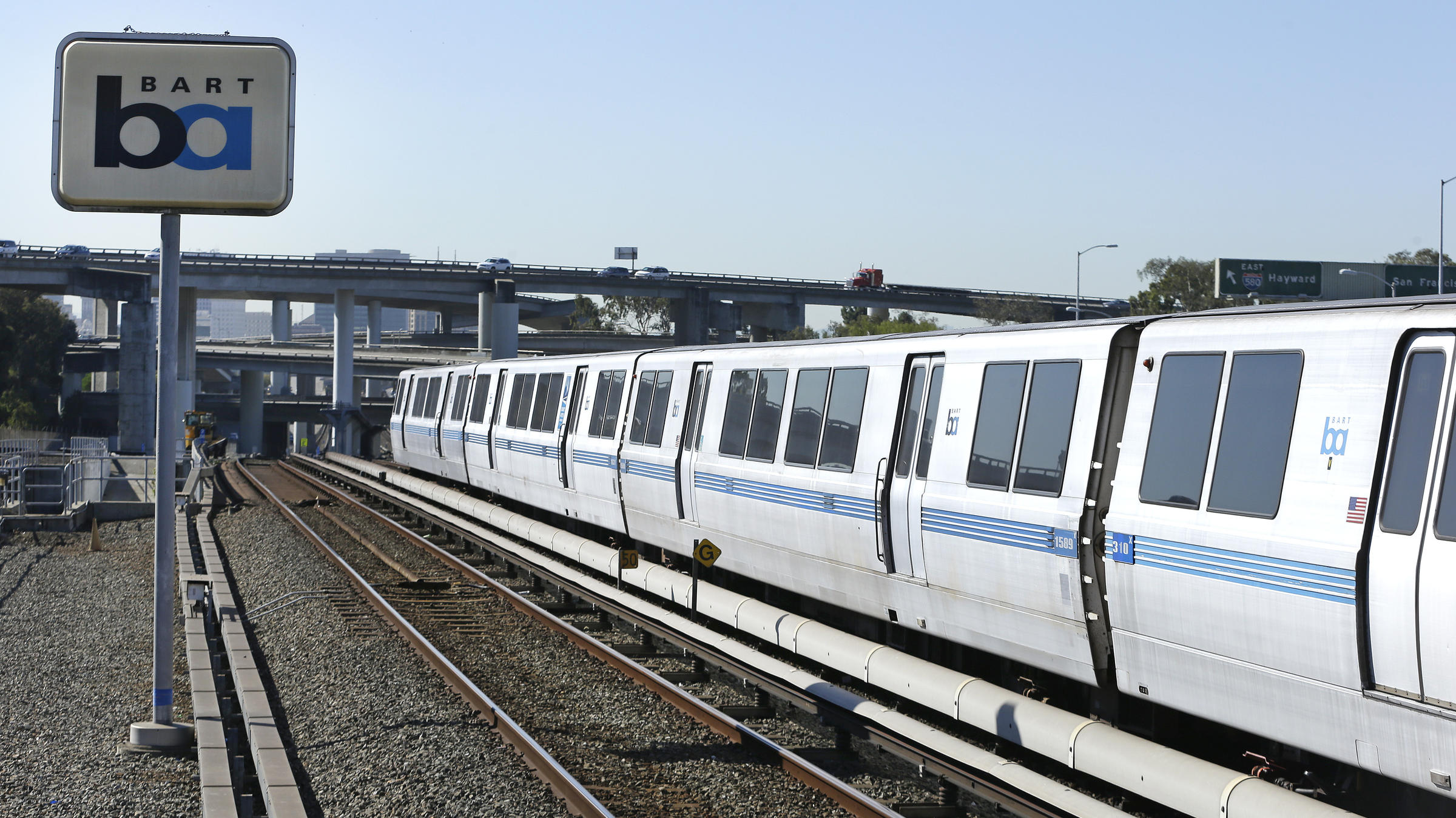 Photo of Bart train on the tracks.