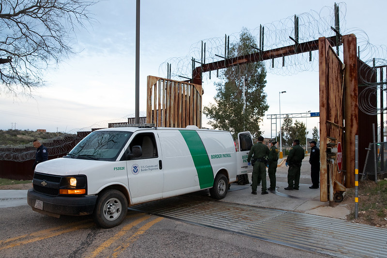 U.S. Border Patrol agents transporting migrants to the U.S.-Mexico border after the imposition of Title 42.